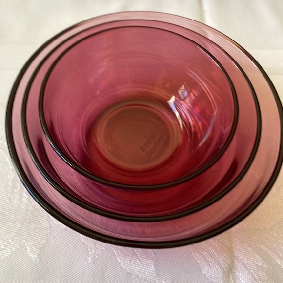 Social Studies Hostess Nesting Bowls Mauve New in box Set of 3 - Picture 4 of 9